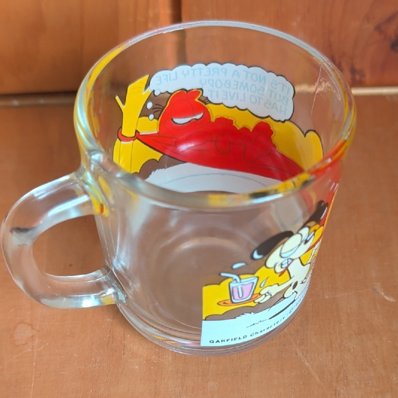 Garfield Glass Mug with Cartoon Design - Picture 3 of 4
